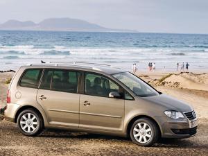 Volkswagen Touran 7 seater car hire